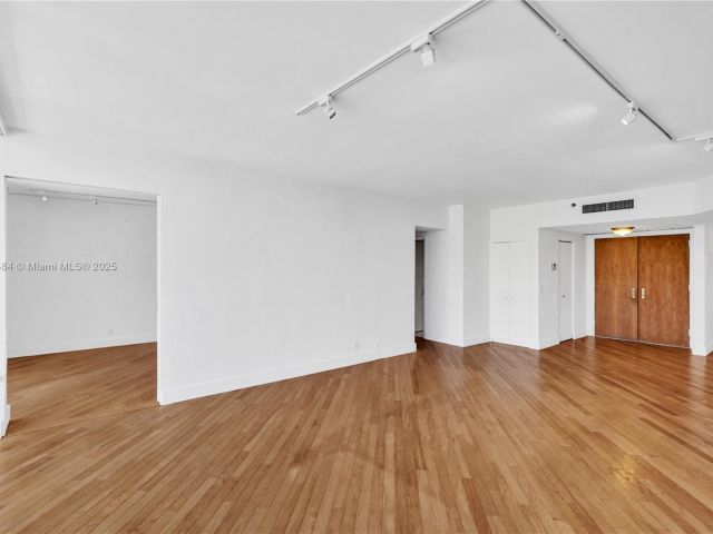 Apartment for rent  Unit #412 - photo 6064408