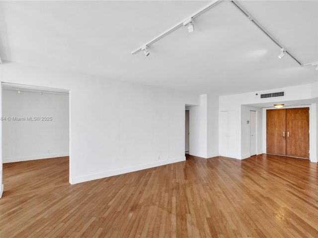 Apartment for rent  Unit #412 - photo 6064409