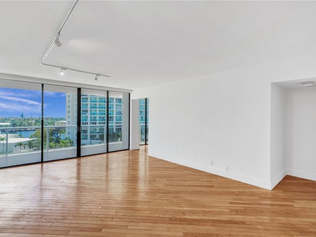 Apartment for rent  Unit #412 - photo 6064410