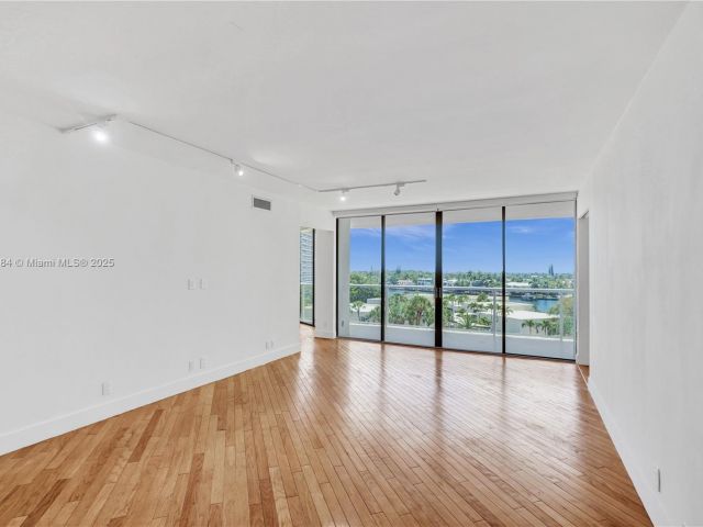 Apartment for rent  Unit #412 - photo 6064411