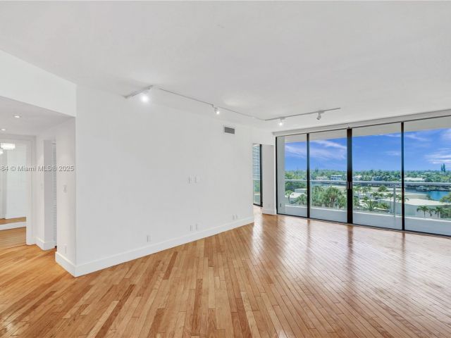 Apartment for rent  Unit #412 - photo 6064412