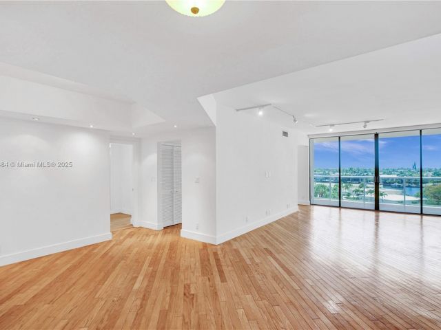 Apartment for rent  Unit #412 - photo 6064416