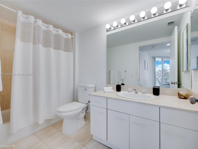 Apartment for sale  Unit #701 - photo 6101471