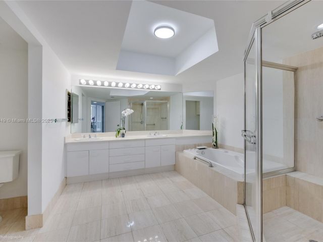 Apartment for sale  Unit #701 - photo 6101474