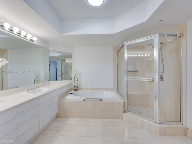 Apartment for sale  Unit #701 - photo 6101475