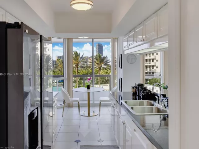 Apartment for sale  Unit #701 - photo 6101479