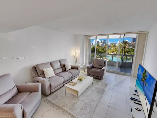 Apartment for sale  Unit #701 - photo 6101486