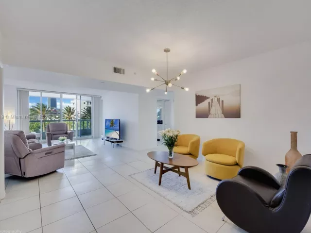 Apartment for sale  Unit #701 - photo 6101488