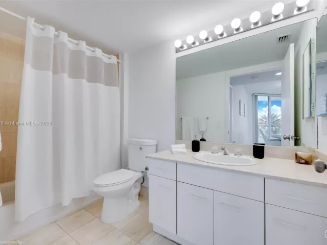 Apartment for sale  Unit #701 - photo 6101471