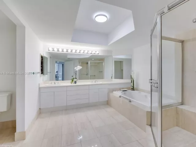 Apartment for sale  Unit #701 - photo 6101474