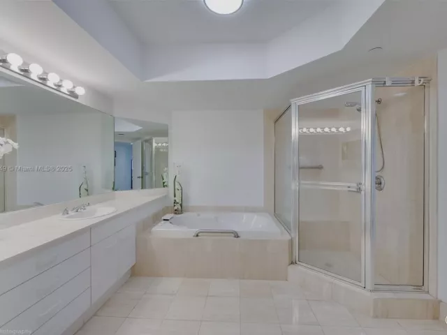 Apartment for sale  Unit #701 - photo 6101475