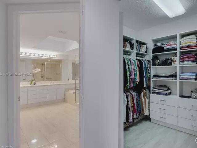 Apartment for sale  Unit #701 - photo 6101476