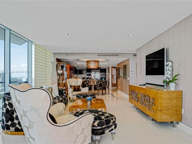 Apartment for sale  Unit #2501 - photo 6127193