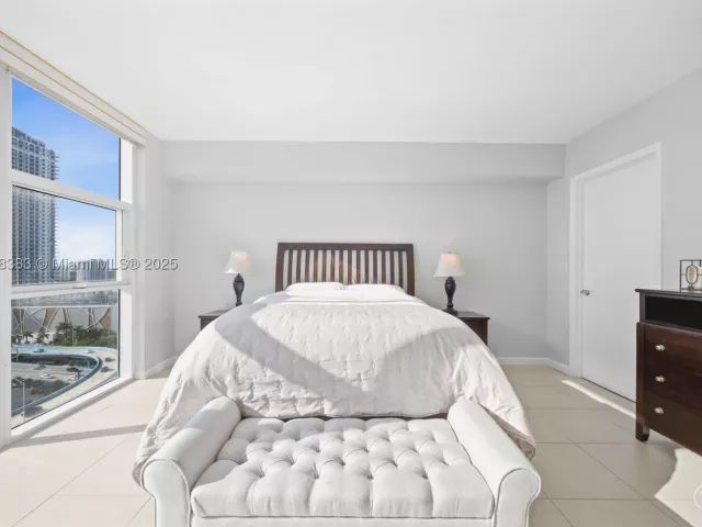 1-bedroom condo for rent in Hallandale Beach - 1830 S Ocean Dr 1807 - MondialRealty