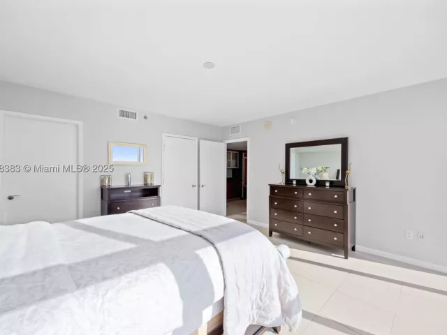 1-bedroom condo for rent in Hallandale Beach - 1830 S Ocean Dr 1807 - MondialRealty
