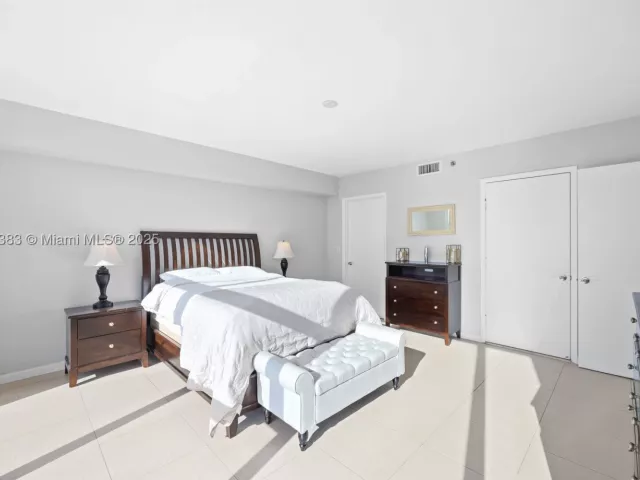 1-bedroom condo for rent in Hallandale Beach - 1830 S Ocean Dr 1807 - MondialRealty