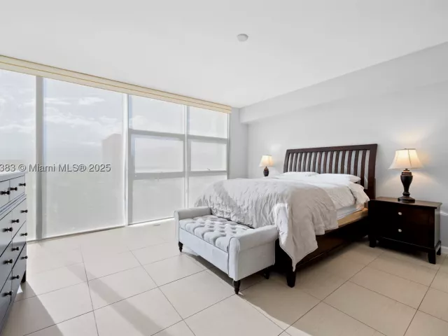 1-bedroom condo for rent in Hallandale Beach - 1830 S Ocean Dr 1807 - MondialRealty