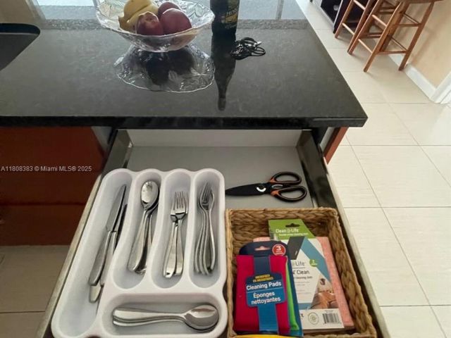 Apartment for rent  Unit #1807 - photo 6066411