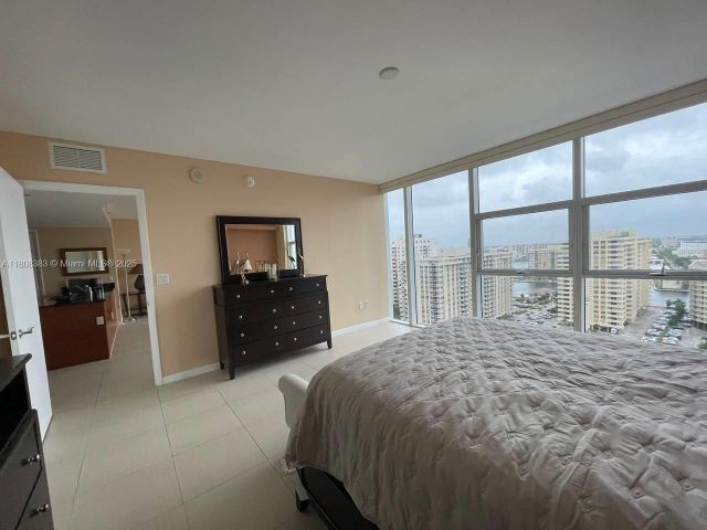 Apartment for rent  Unit #1807 - photo 6066413