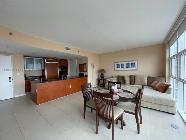 Apartment for rent  Unit #1807 - photo 6066415