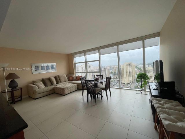 Apartment for rent  Unit #1807 - photo 6066417