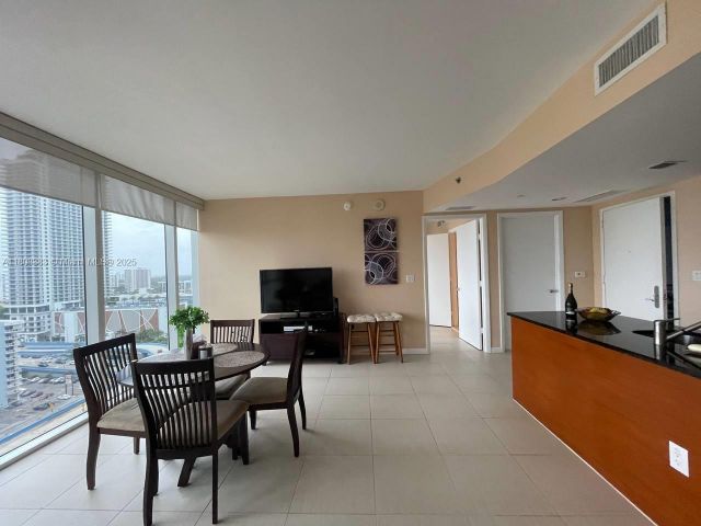 Apartment for rent  Unit #1807 - photo 6066418