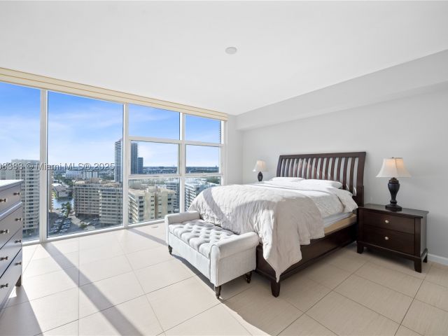1-bedroom condo for rent in Hallandale Beach - 1830 S Ocean Dr 1807 - MondialRealty