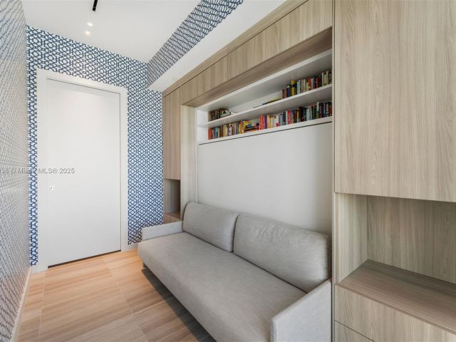 Apartment for rent  Unit #512 - photo 6065977