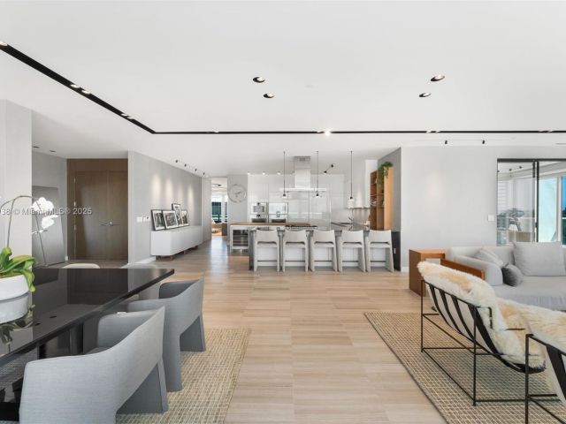 Apartment for rent  Unit #512 - photo 6065982