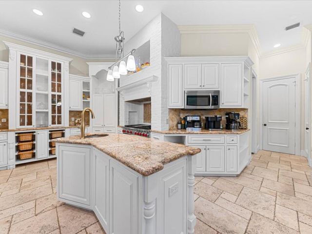 Home for rent at 3030 NE 45th Street - photo 6581505