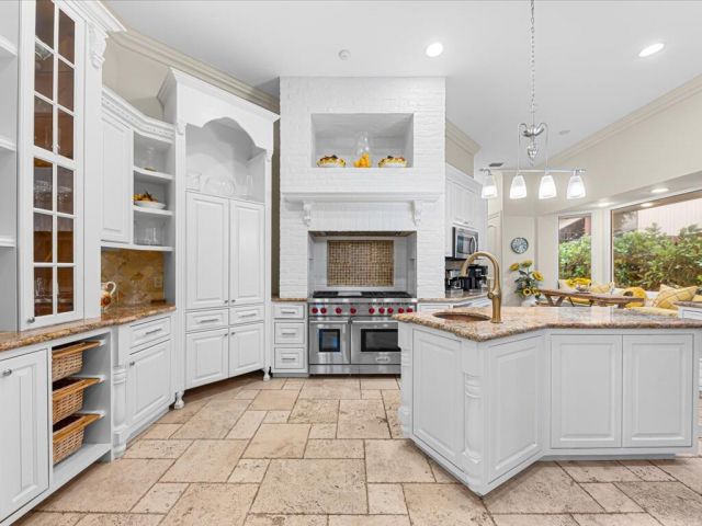 Home for rent at 3030 NE 45th Street - photo 6581507