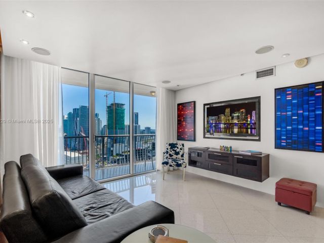 1-bedroom condo for rent in Miami - 1750 N Bayshore Dr 3910 - MondialRealty