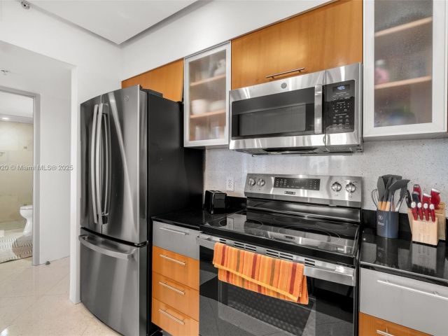 1-bedroom condo for rent in Miami - 1750 N Bayshore Dr 3910 - MondialRealty