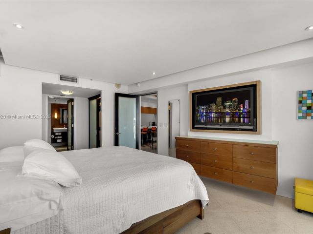 1-bedroom condo for rent in Miami - 1750 N Bayshore Dr 3910 - MondialRealty