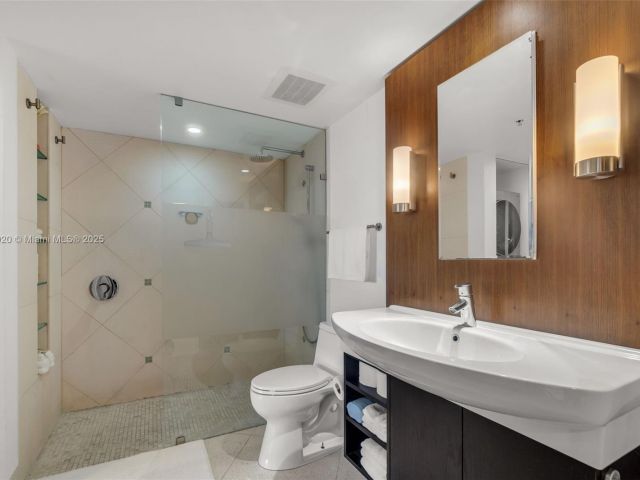 1-bedroom condo for rent in Miami - 1750 N Bayshore Dr 3910 - MondialRealty