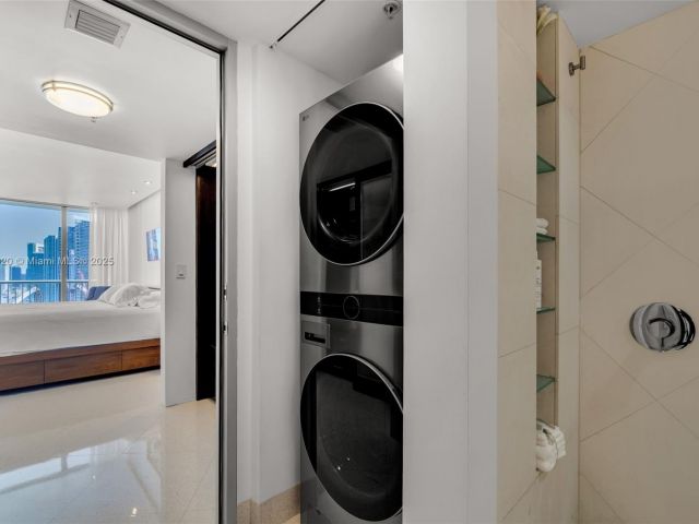 1-bedroom condo for rent in Miami - 1750 N Bayshore Dr 3910 - MondialRealty