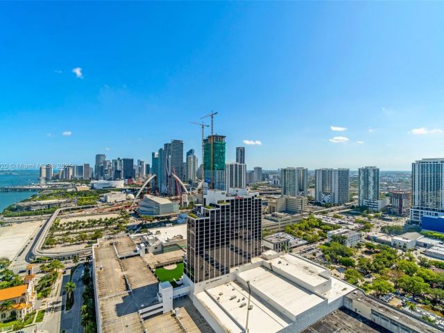 1-bedroom condo for rent in Miami - 1750 N Bayshore Dr 3910 - MondialRealty