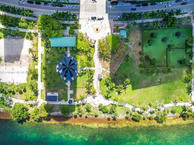 1-bedroom condo for rent in Miami - 1750 N Bayshore Dr 3910 - MondialRealty