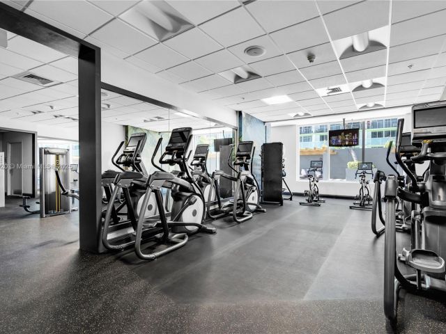 1-bedroom condo for rent in Miami - 1750 N Bayshore Dr 3910 - MondialRealty