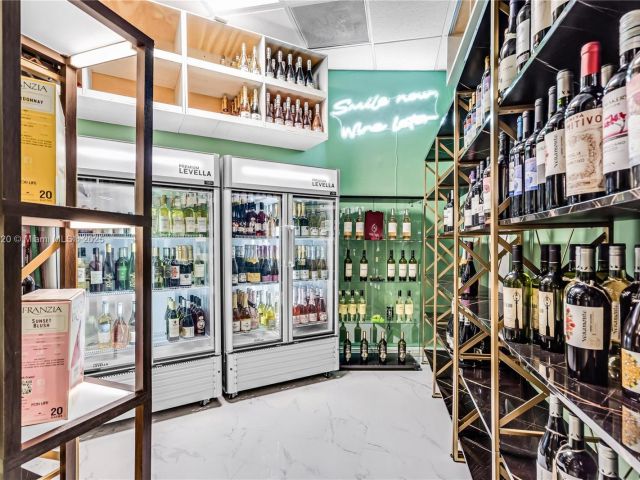 1-bedroom condo for rent in Miami - 1750 N Bayshore Dr 3910 - MondialRealty