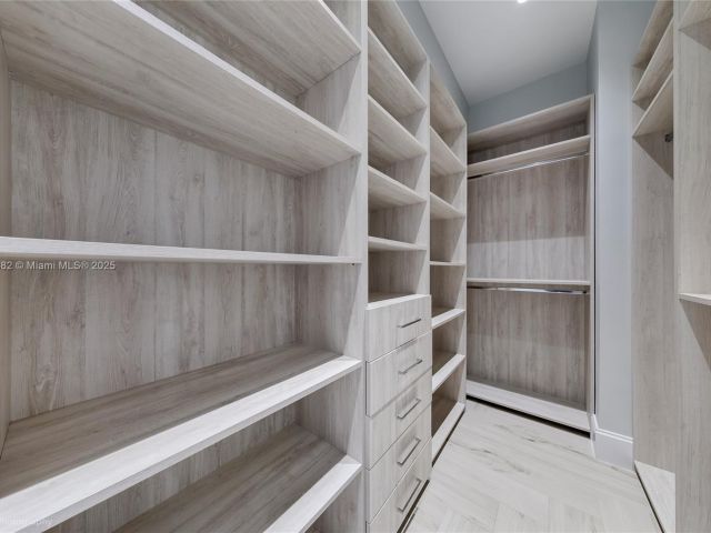 Apartment for sale  Unit #604 Renovated - photo 6079883