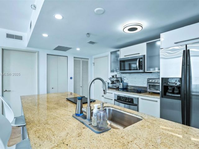 Apartment for sale  Unit #2911 - photo 6070868