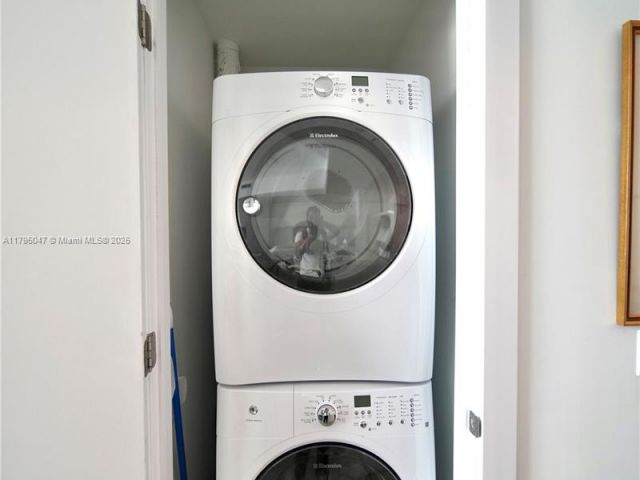 Apartment for sale  Unit #1705 - photo 6068877