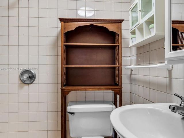 Home for sale at 1901 SW 37th Ave - photo 6066076