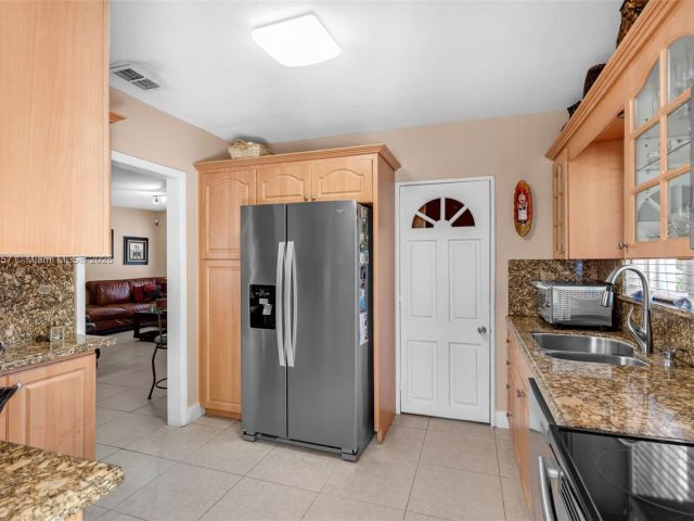 Home for sale at 1901 SW 37th Ave - photo 6066080