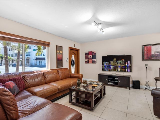 Home for sale at 1901 SW 37th Ave - photo 6066085