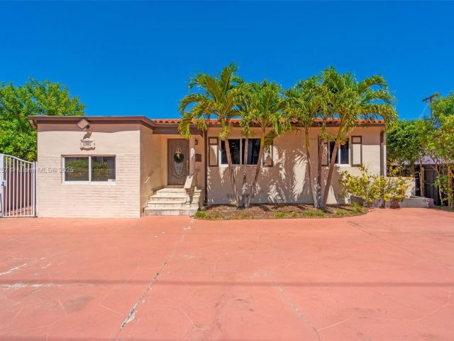 Home for sale at 1901 SW 37th Ave - photo 6066090