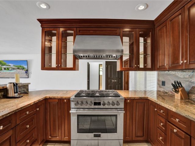 Home for rent at 3100 NE 56th Ct - photo 6075661