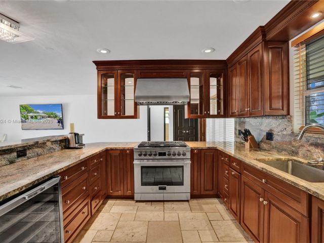 Home for rent at 3100 NE 56th Ct - photo 6075664