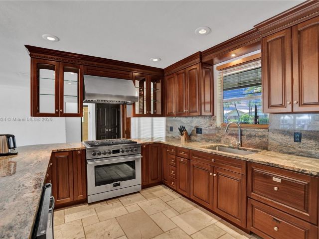 Home for rent at 3100 NE 56th Ct - photo 6075665